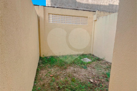 Casa à venda com 4 quartos, sendo 1 suíte, no condomínio Imperial Santa Cruz, Rio de Janeiro - RJ