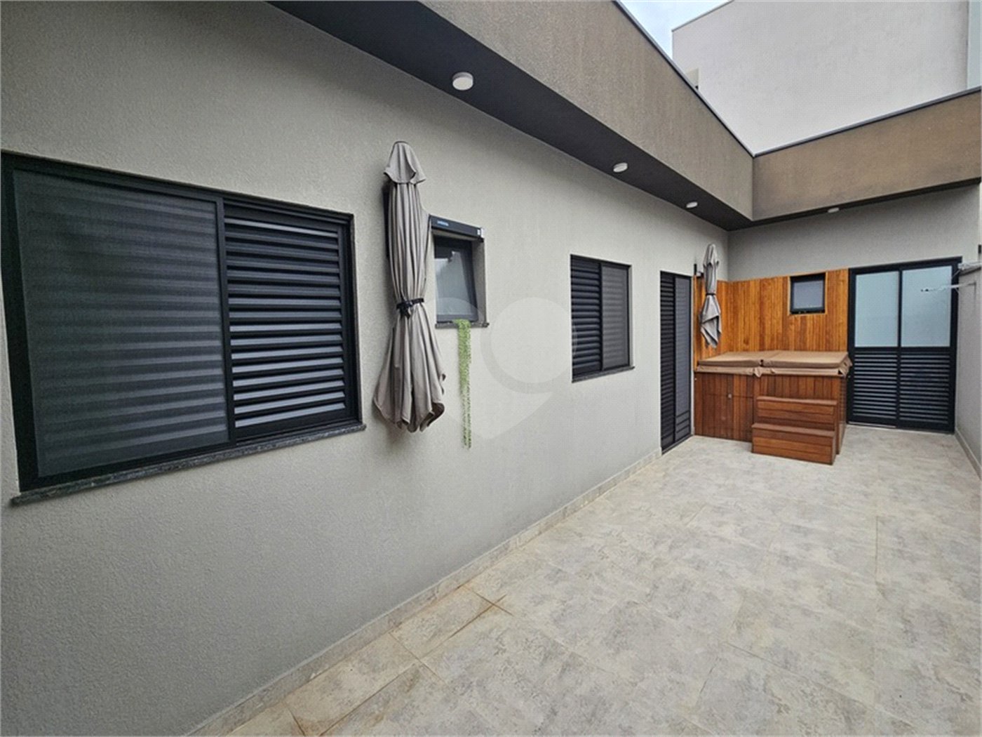 Casa à venda com 3 quartos, sendo 1 suíte, no condomínio Mantova, Indaiatuba - SP