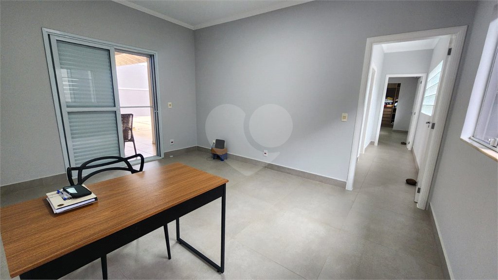 Casa à venda com 4 quartos, sendo 2 suítes, no condomínio Marambaia, Vinhedo - SP
