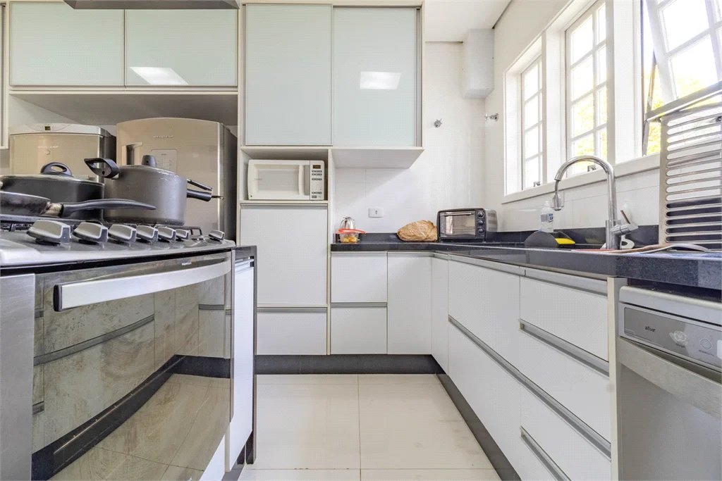 Casa à venda com 7 quartos, sendo 5 suítes, em Morumbi, São Paulo, SP