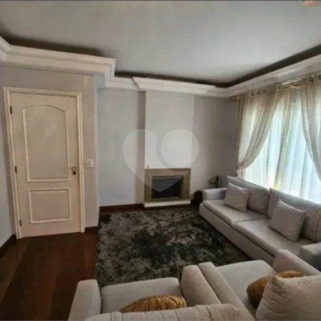 Casa à venda com 3 quartos, sendo 2 suítes, no condomínio Vila Borghese, São Paulo - SP
