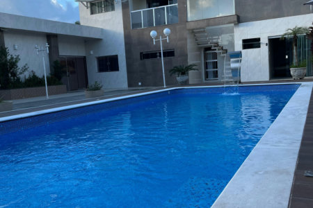 Casa à venda com 8 quartos, sendo 2 suítes, em Flórida, Praia Grande, SP