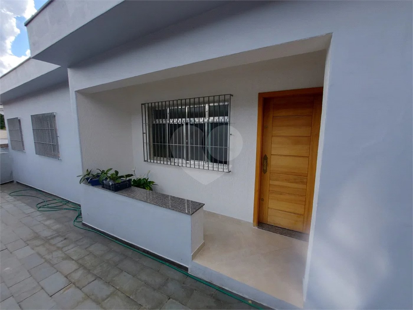 CASA TÉRREA À VENDA NA MOOCA - COM PORTEIRA FECHADA.