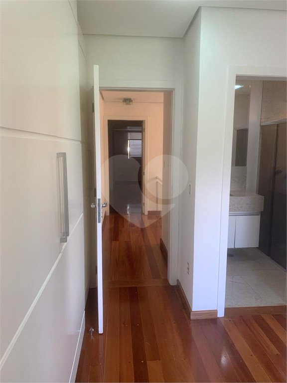Casa à venda com 3 suítes no condomínio Villaggio Belvedere, São Paulo - SP