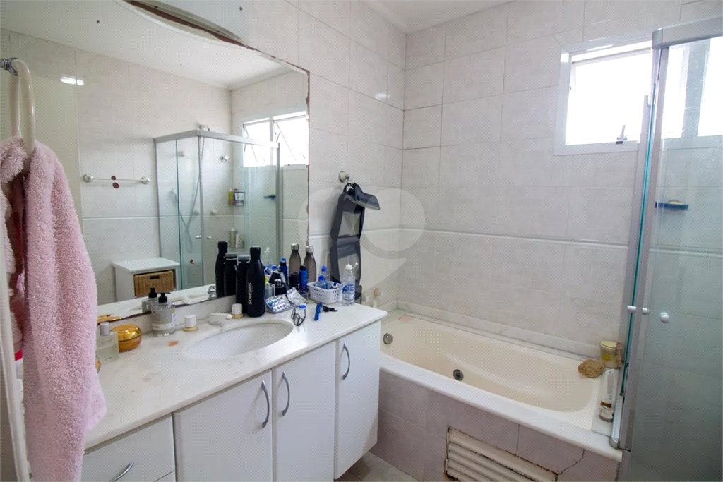 Casa à venda com 4 quartos, sendo 3 suítes, no condomínio Residencial Sans Souci, São Paulo - SP