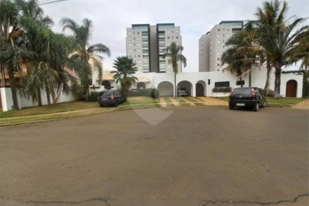 Casa térrea no Condomínio Faber I.