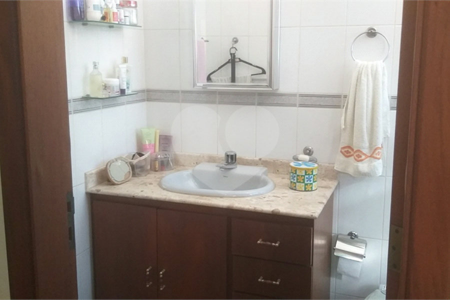 Casa à venda com 3 suítes em Parque Peruche, São Paulo, SP