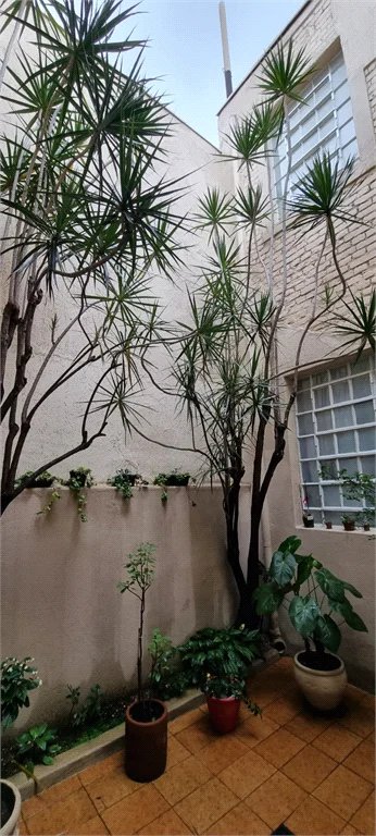 Sobrado à venda com 4 quartos, sendo 1 suíte, em Água Branca, São Paulo, SP