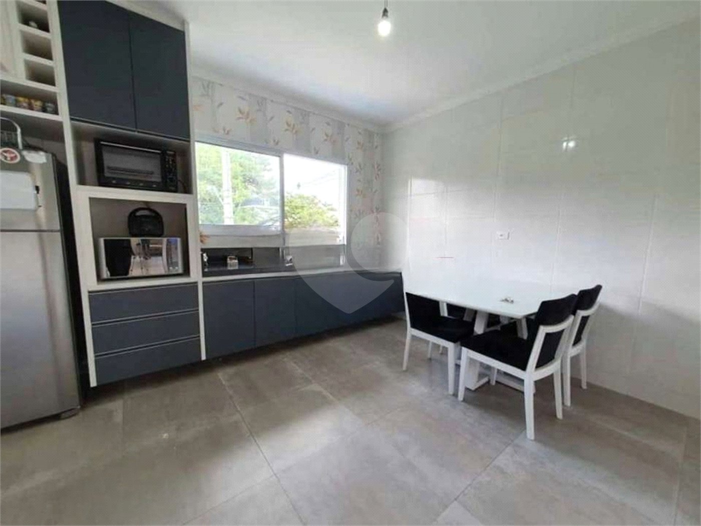 Sobrado à venda com 4 quartos, sendo 3 suítes, em Tremembé, São Paulo, SP