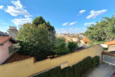 Casa à venda com 3 quartos, sendo 1 suíte, no condomínio Villaggio Tronchim, São Paulo - SP