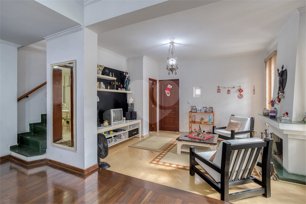 Casa de Vila à venda com 4 quartos, sendo 2 suítes, em Granja Julieta, São Paulo, SP