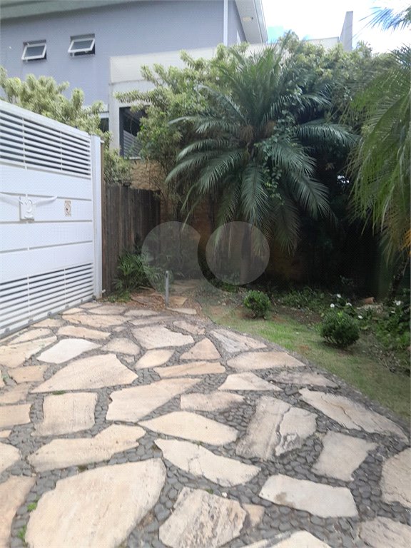 Casa à venda ou para alugar com 4 suítes em Chácaras São Carlos, Cotia, SP