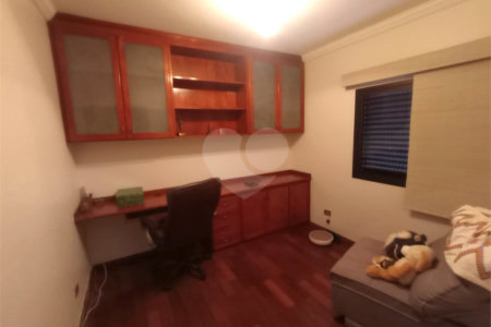 Sobrado à venda com 4 quartos, sendo 1 suíte, em Vila Macedópolis, São Paulo, SP