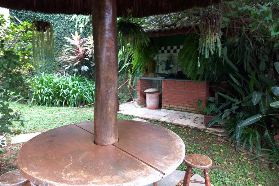 Casa Térrea à venda ou para alugar com 4 suítes em Horto, São Paulo, SP