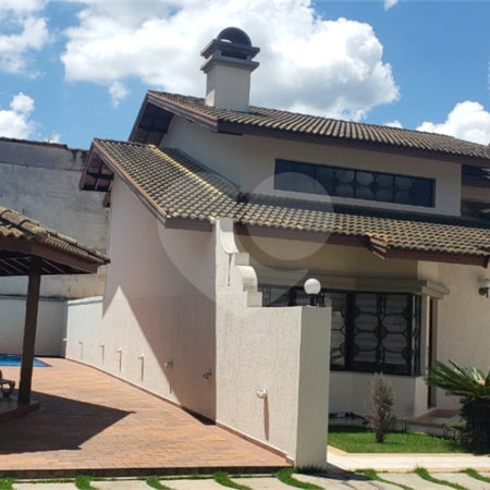 Casa para alugar com 3 suítes no condomínio Jardim Siriema, Atibaia - SP