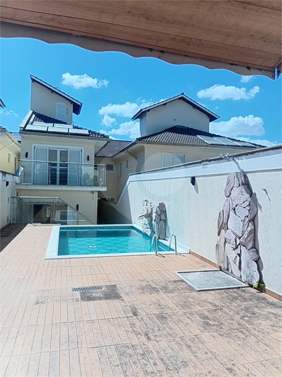 Casa à venda com 3 suítes no condomínio Residencial Jd. Floresta, São Paulo - SP