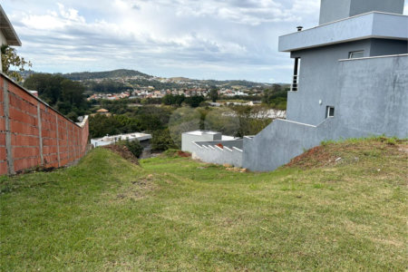 Terreno à venda com 1 suíte no condomínio Picollo Villaggio, Louveira - SP