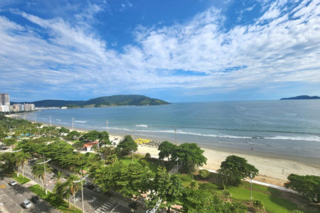 Apartamento Alto Padrão Frente Mar com 4 Dormitórios, 3 Suítes e 3 Vagas na Orla de Santos