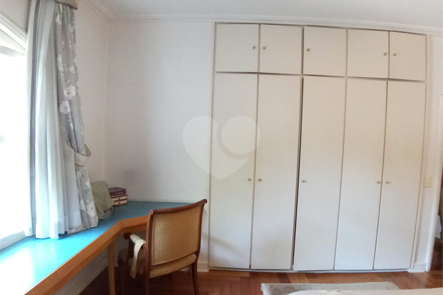 Sobrado à venda com 5 quartos, sendo 3 suítes,  em Jardim São Bento, São Paulo, SP