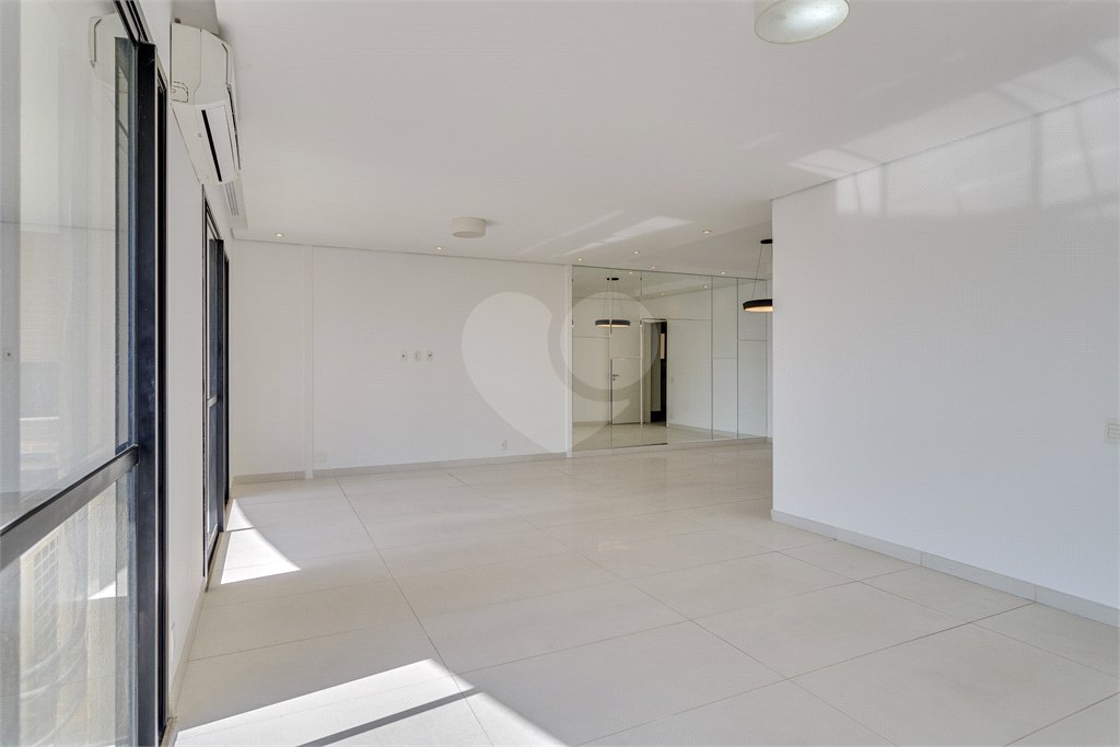 Apartamento à venda com 3 quartos, sendo 1 suíte, em Morumbi, São Paulo, SP