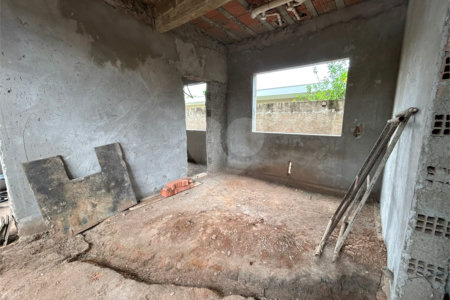 Casa à Venda de 3 dormitórios no condomínio damha II em São Carlos,
