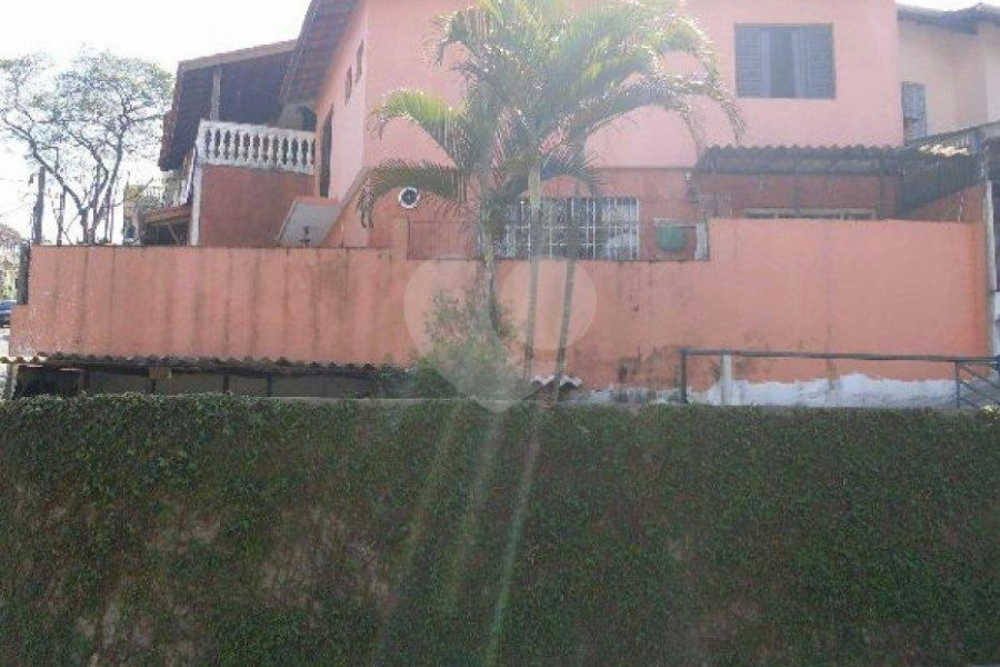 Sobrado à venda com 3 quartos, sendo 1 suíte, em Horto Florestal, São Paulo, SP