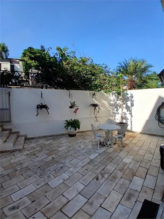 Sobrado à venda com 4 quartos, sendo 2 suítes,  em Jardim Leonor, São Paulo, SP