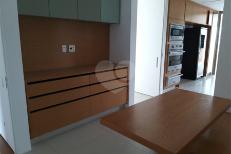 Apartamento à venda ou para alugar com 3 suítes em Pinheiros, São Paulo, SP