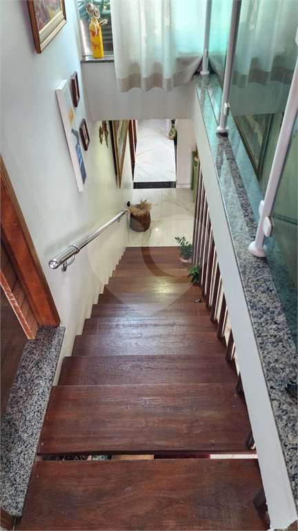 Sobrado à venda com 4 quartos, sendo 1 suíte, em Vila Romão, Salto, SP