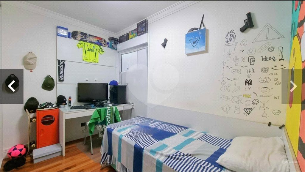 Casa à venda com 3 quartos, sendo 2 suítes, no condomínio Floradas da Serra, São Paulo - SP