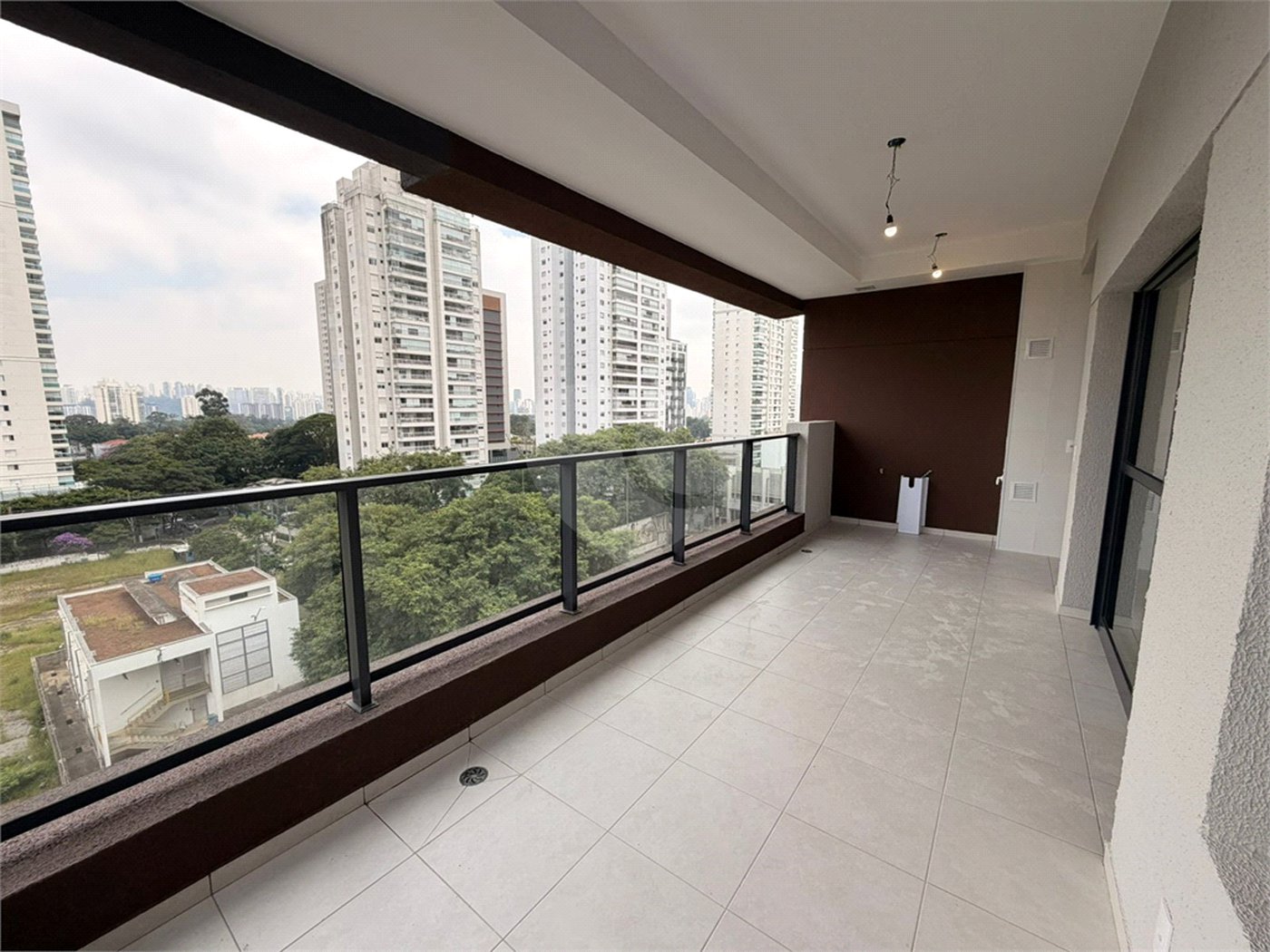 Apartamento à venda com 3 quartos, sendo 1 suíte, em Alto da Boa Vista, São Paulo, SP