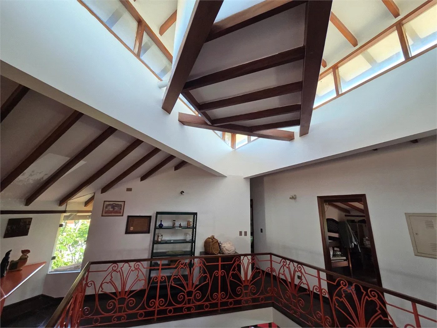 Casa à venda com 4 quartos, sendo 2 suítes, em Cidade São Francisco, São Paulo, SP