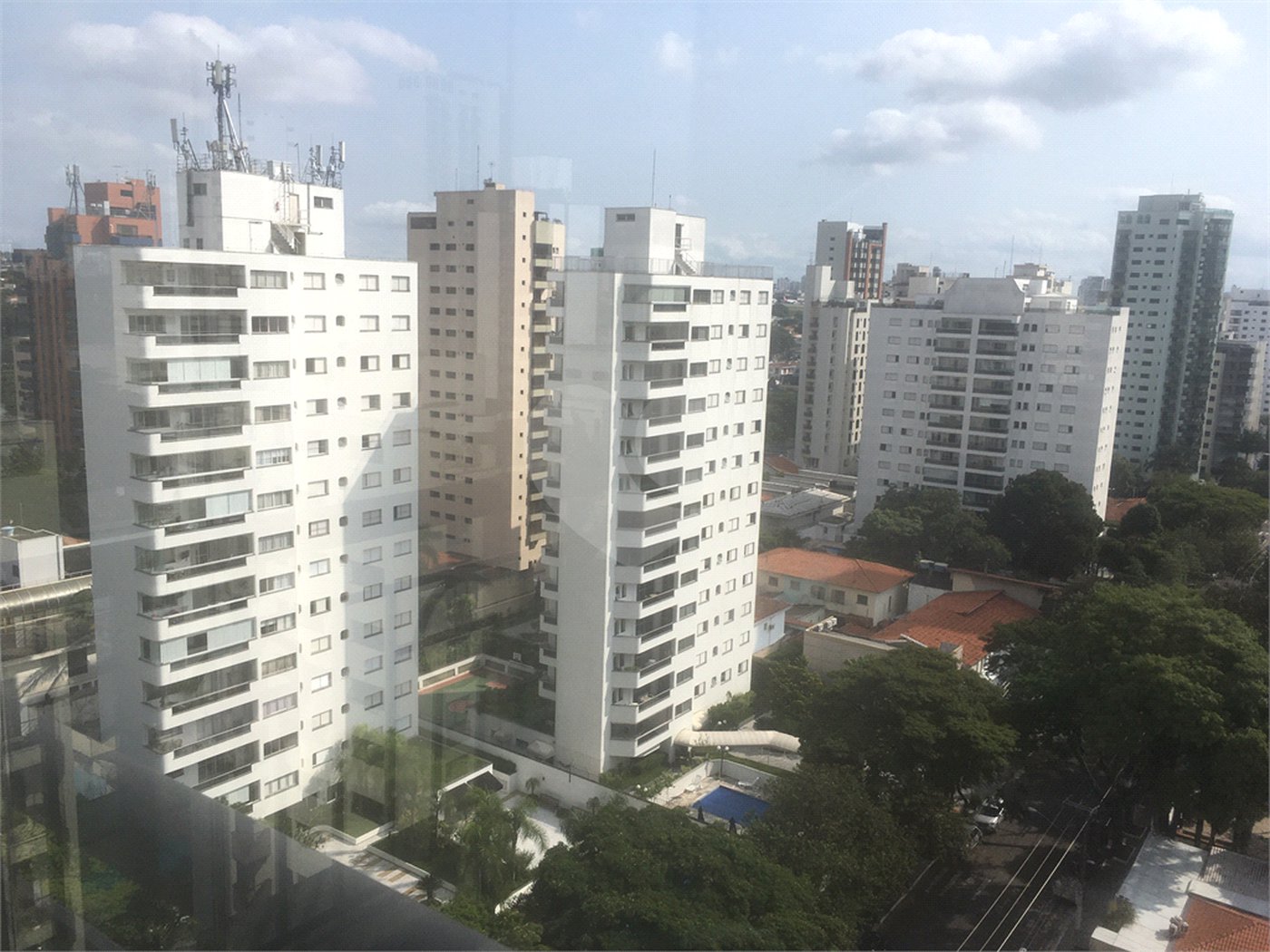 Apartamento à venda com 4 quartos, sendo 3 suítes, em Moema, São Paulo, SP