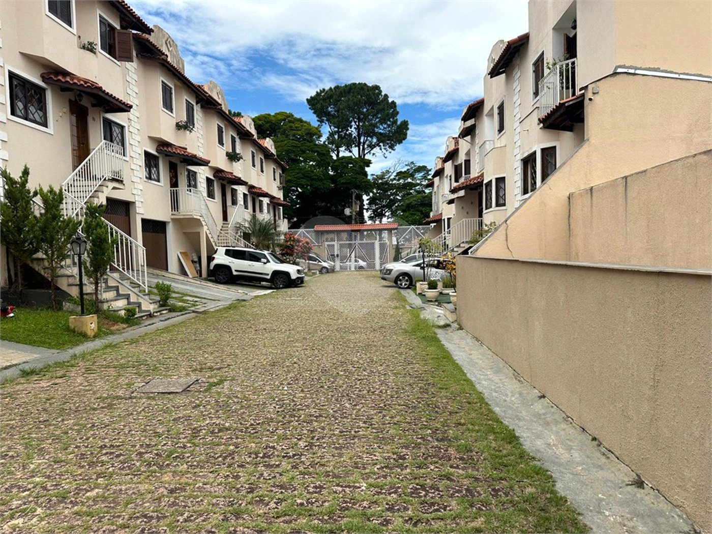 Casa à venda com 3 quartos, sendo 1 suíte, no condomínio Residencial Morada do Horto, São Paulo - SP