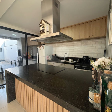 Casa à venda com 3 quartos, sendo 1 suíte, no condomínio Jardim, Sorocaba - SP