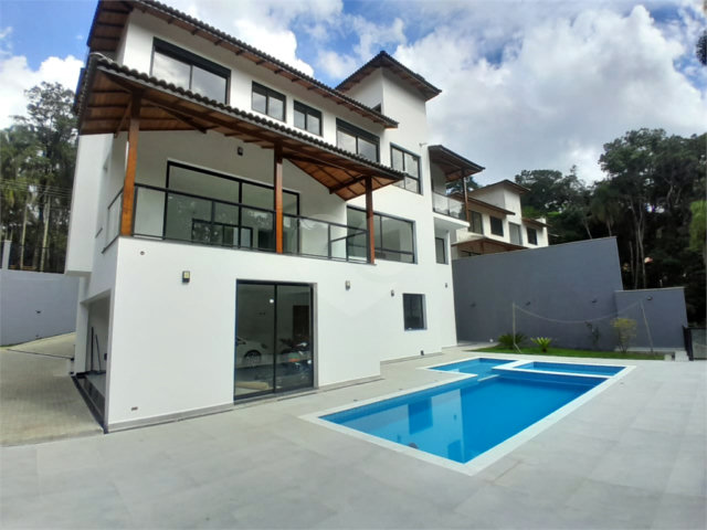 Casa à venda ou para alugar com 3 suítes no condomínio Sausalito, Mairiporã - SP