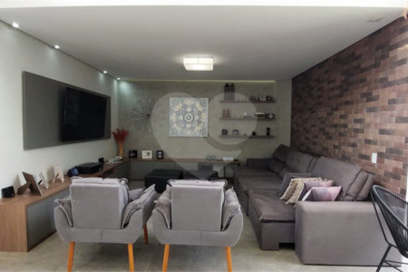 Casa à venda ou para alugar com 4 suítes no condomínio Figueira Garden, Atibaia - SP