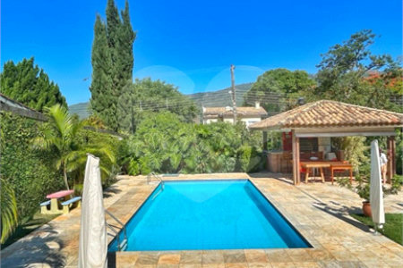 Villagio à venda com 5 quartos, sendo 3 suítes, em Vila Petrópolis, Atibaia, SP