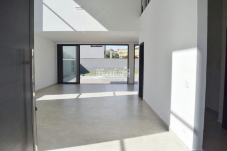 Casa à venda com 4 suítes no condomínio Figueira Garden, Atibaia - SP