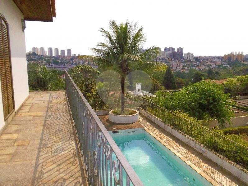 Sobrado à venda com 4 quartos, sendo 2 suítes, em Jardim Leonor, São Paulo, SP