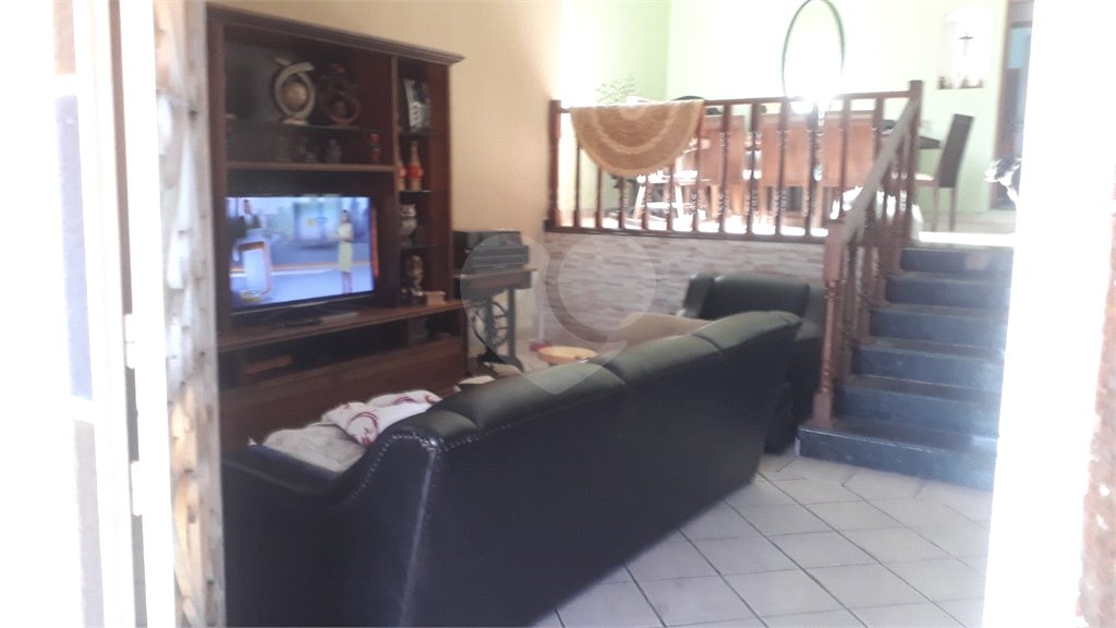 Sobrado à venda com 5 quartos, sendo 3 suítes, em Jardim dos Pinheiros, Atibaia, SP