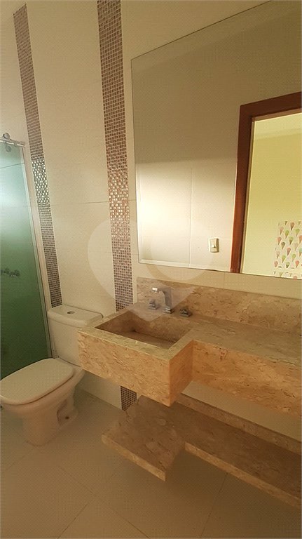 Casa em condomínio à venda ou para alugar com 5 quartos, sendo 3 suítes,  no Centro, Bom Jesus dos Perdões, SP
