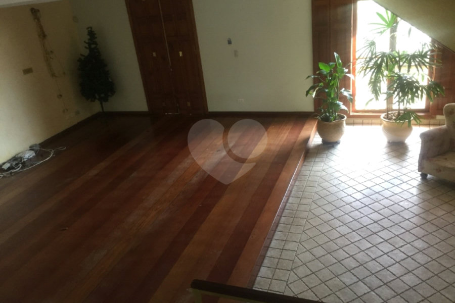 Sobrado à venda com 4 quartos, sendo 3 suítes, em Jardim Virginia Bianca, São Paulo, SP