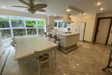 Casa à venda ou para alugar com 5 quartos, sendo 3 suítes,  em Fazenda Morumbi, São Paulo, SP