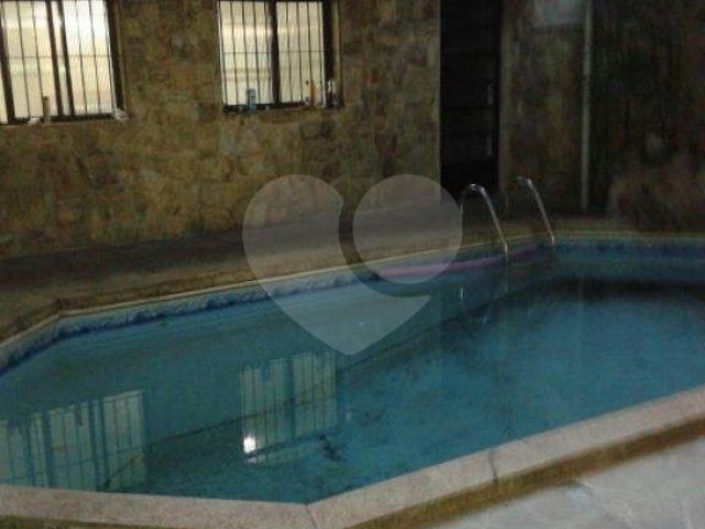 Sobrado à venda com 3 suítes em Vila Nivi, São Paulo, SP