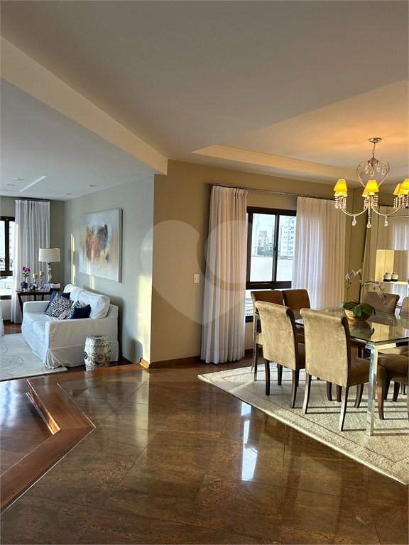 Apartamento à venda com 4 suítes em Real Parque, São Paulo, SP