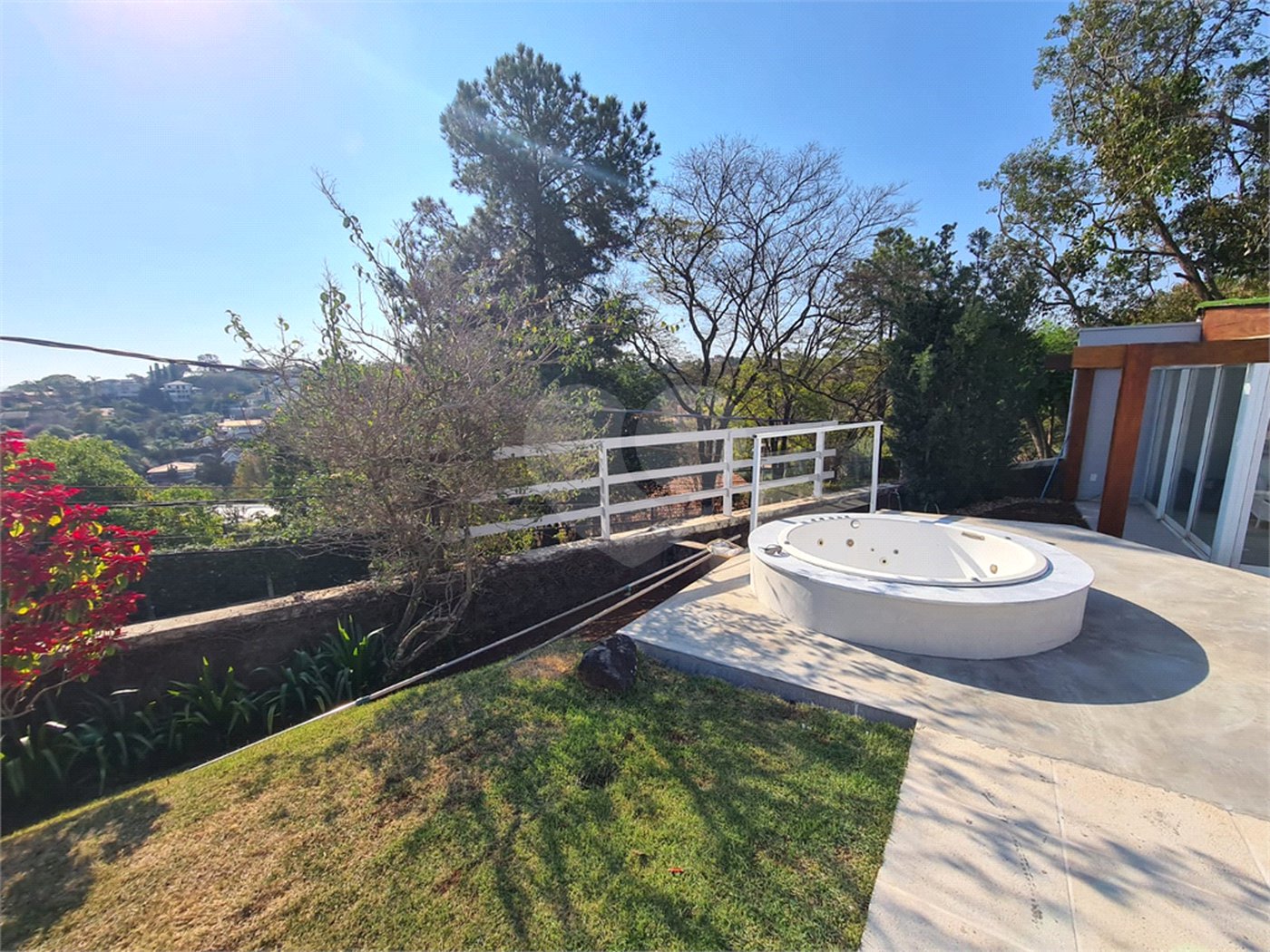 Casa à venda com 3 suítes no condomínio Estância Marambaia, Vinhedo - SP