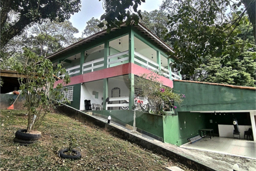 Sobrado à venda ou para alugar com 4 suítes em Serra da Cantareira, Mairiporã, SP