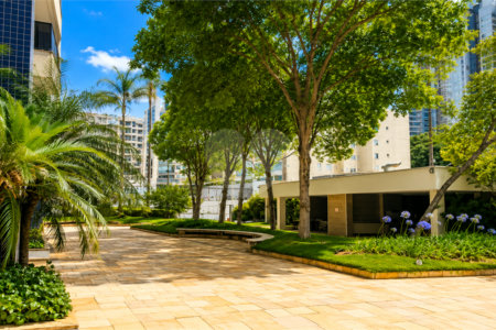 Apartamento à venda com 3 quartos, sendo 1 suíte, em Santo Amaro, São Paulo, SP
