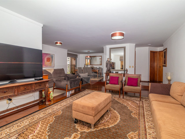 Apartamento à venda com 4 quartos, sendo 2 suítes,  em Campo Belo, São Paulo, SP